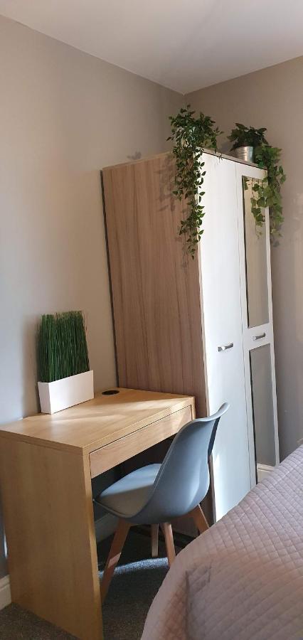 Darwin Stays - Service Accommodation In Newcastle Under Lyme City Centre מראה חיצוני תמונה
