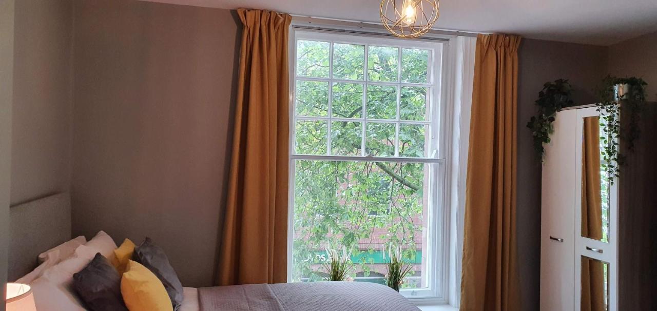 Darwin Stays - Service Accommodation In Newcastle Under Lyme City Centre מראה חיצוני תמונה