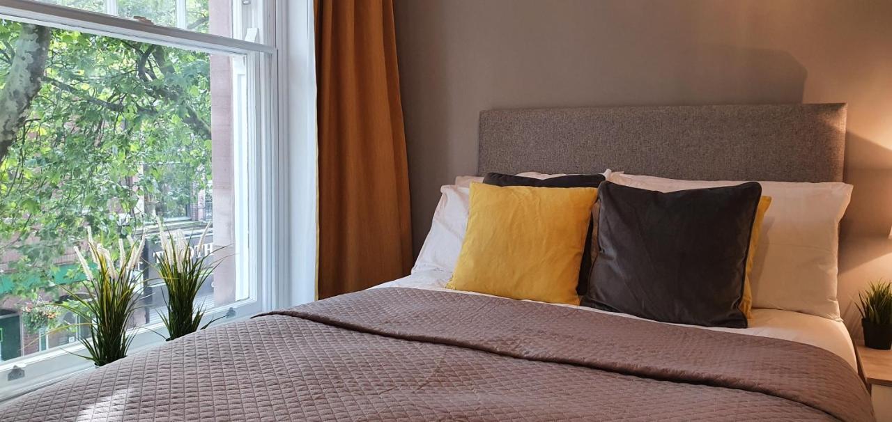 Darwin Stays - Service Accommodation In Newcastle Under Lyme City Centre מראה חיצוני תמונה