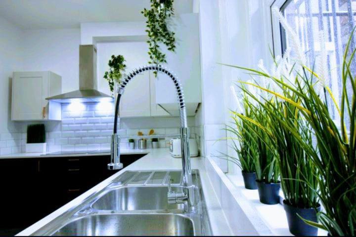 Darwin Stays - Service Accommodation In Newcastle Under Lyme City Centre מראה חיצוני תמונה