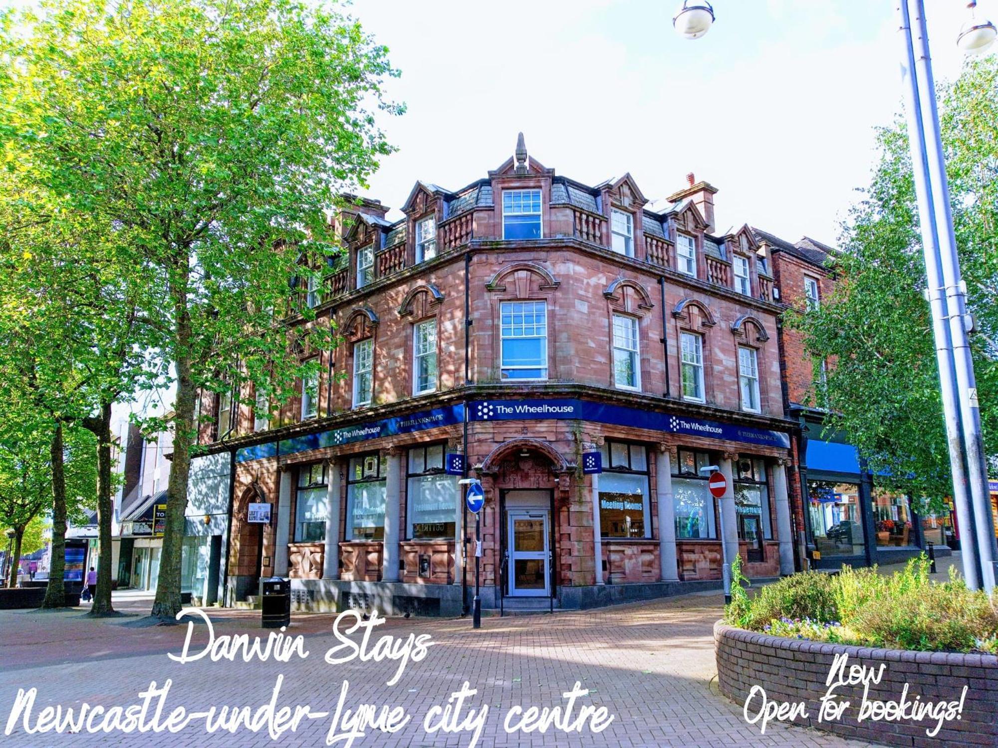 Darwin Stays - Service Accommodation In Newcastle Under Lyme City Centre מראה חיצוני תמונה