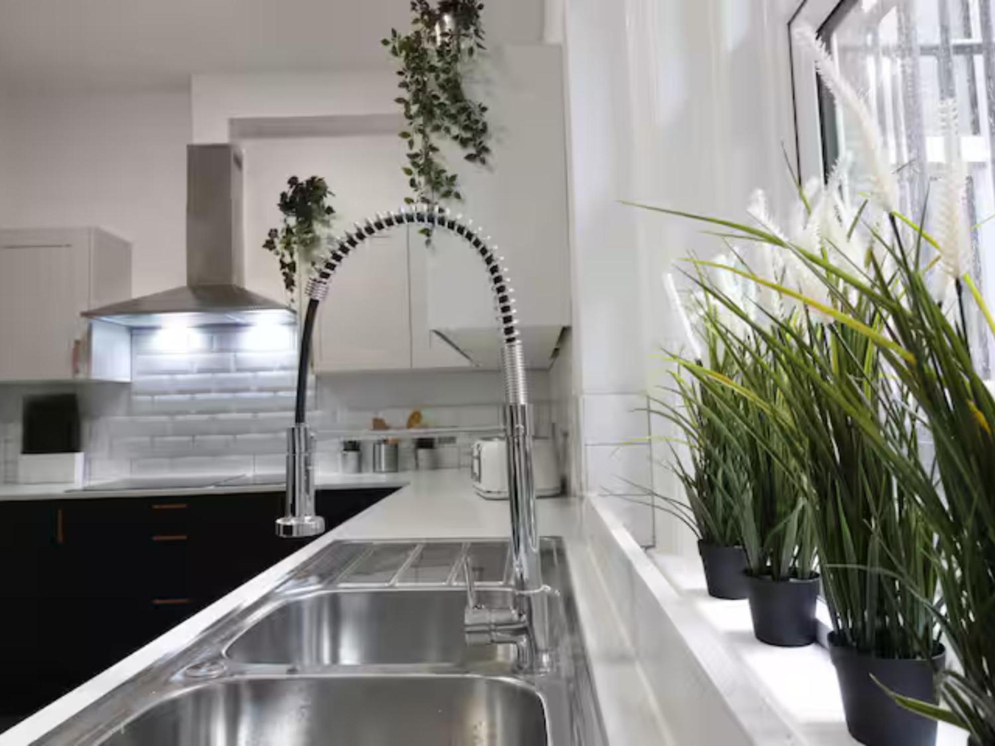 Darwin Stays - Service Accommodation In Newcastle Under Lyme City Centre מראה חיצוני תמונה