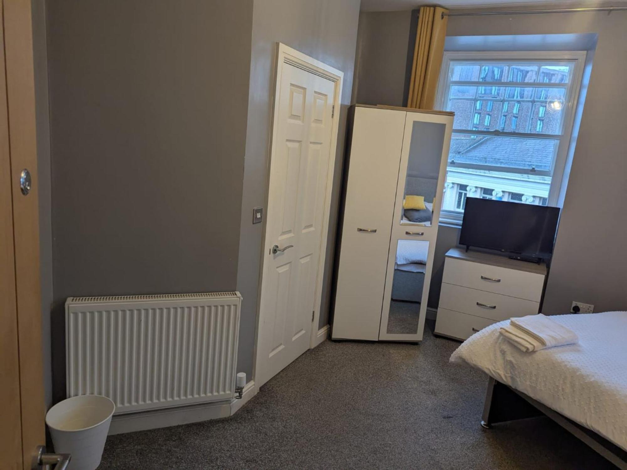 Darwin Stays - Service Accommodation In Newcastle Under Lyme City Centre מראה חיצוני תמונה