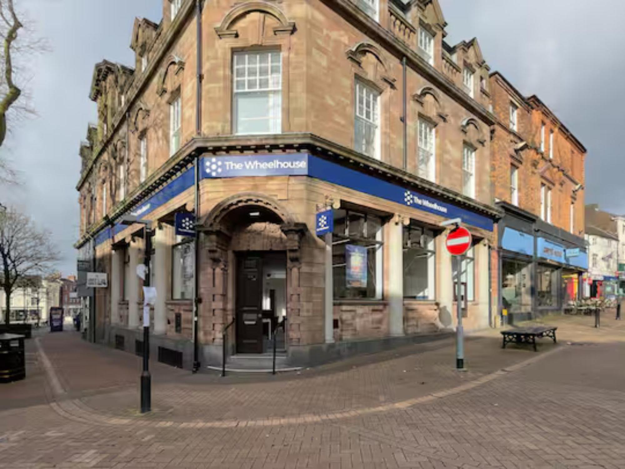 Darwin Stays - Service Accommodation In Newcastle Under Lyme City Centre מראה חיצוני תמונה