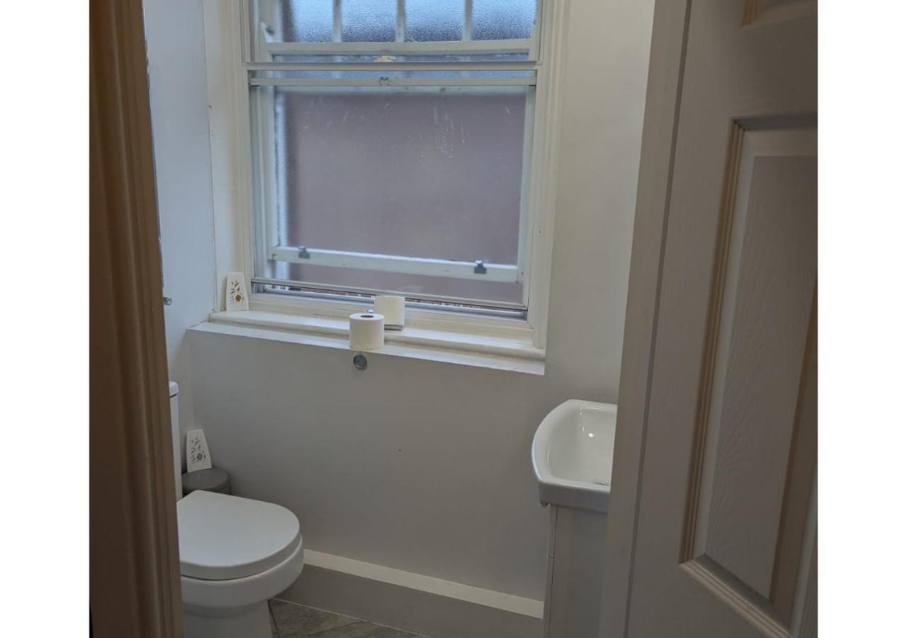 Darwin Stays - Service Accommodation In Newcastle Under Lyme City Centre מראה חיצוני תמונה