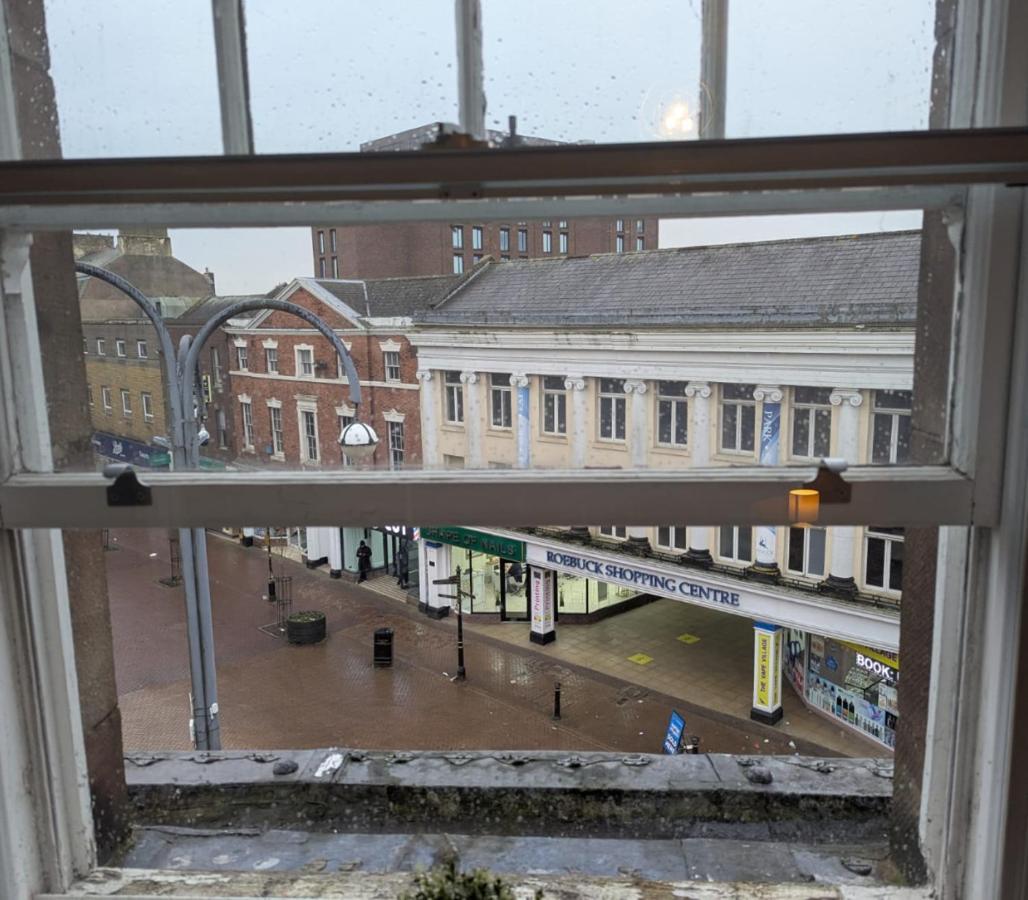 Darwin Stays - Service Accommodation In Newcastle Under Lyme City Centre מראה חיצוני תמונה
