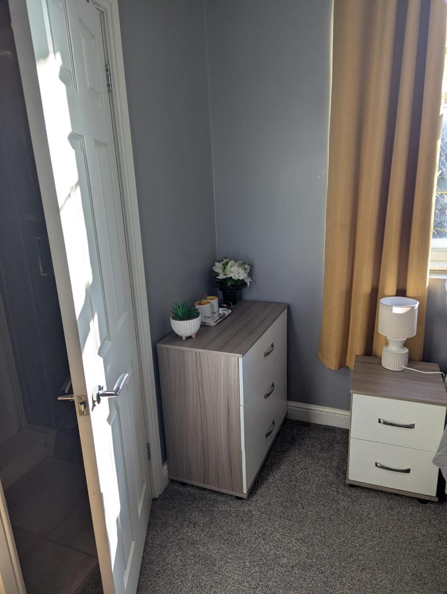 Darwin Stays - Service Accommodation In Newcastle Under Lyme City Centre מראה חיצוני תמונה