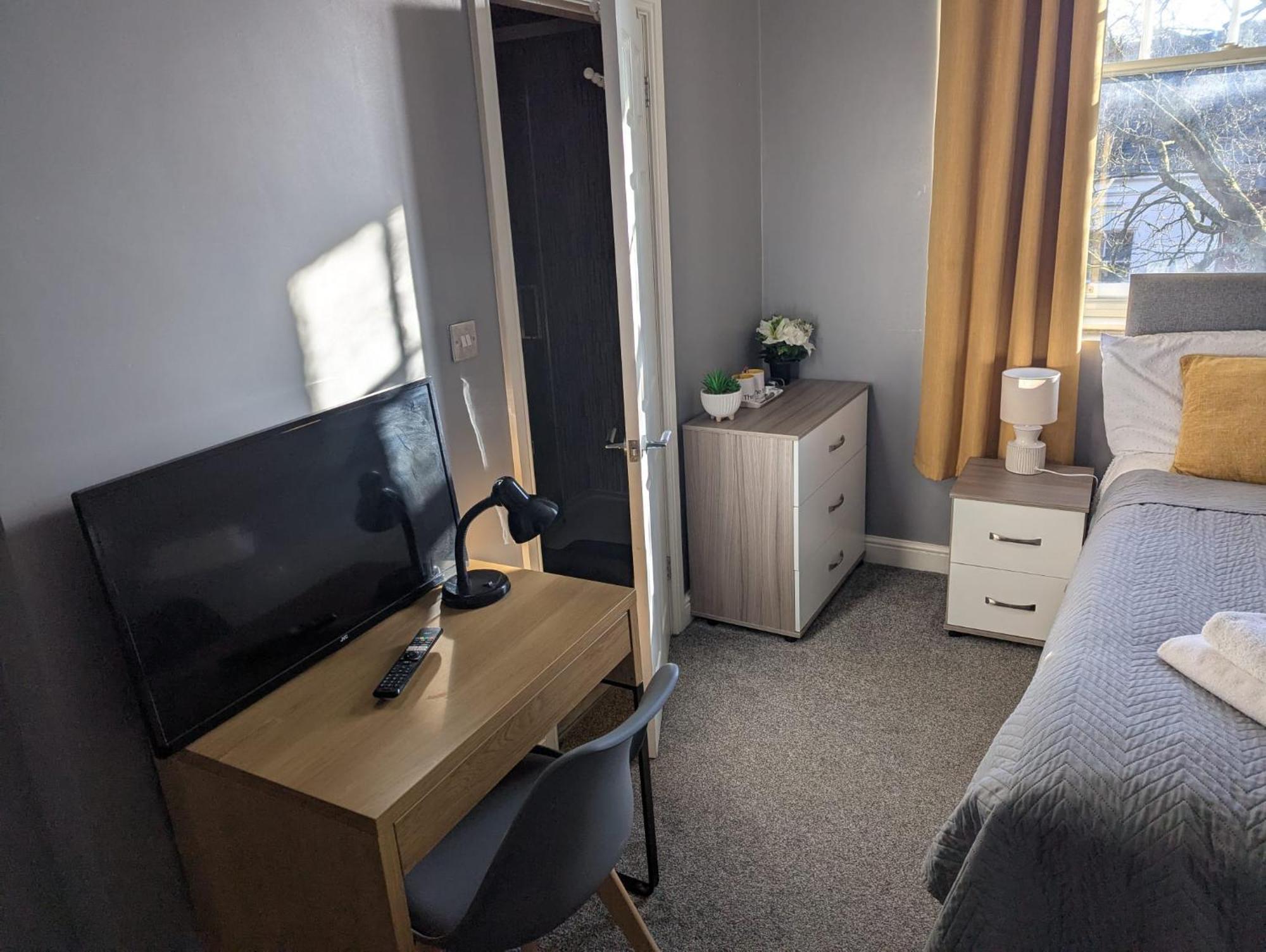 Darwin Stays - Service Accommodation In Newcastle Under Lyme City Centre מראה חיצוני תמונה
